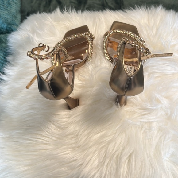 Elegant Gold Strappy Heels - Picture 3 of 4